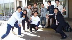 写真�@：イベントの裏方をつとめた北海道医療大学出身の若者たち